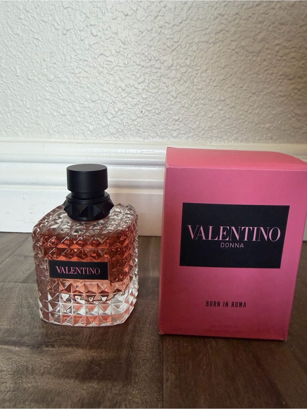 Valentino Donna Eau de Parfum Born in Roma — Pink Bottle